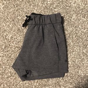 Lululemon On The Fly Short 2.5”